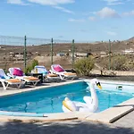 Private Heated Pool Apartman *