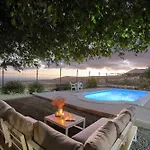 Private Heated Pool Apartman *