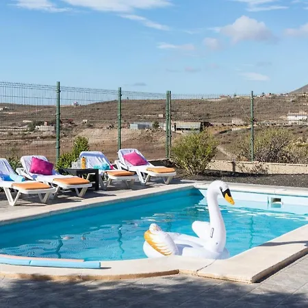 Private Heated Pool アパート *